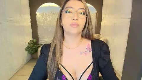 Isa  online show from February 4, 2026, 1:06 pm