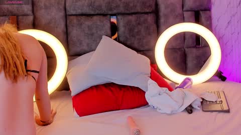 Isabella Arias online show from January 24, 2025, 7:41 am