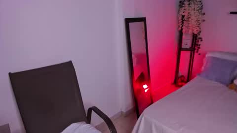 isabella online show from October 3, 2025, 5:32 pm