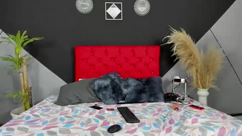 isabella_fire96 online show from March 12, 2025, 2:12 pm