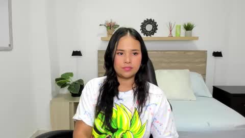 Snapshot of isabella_florez22 chatting on January 25, 2025, 12:06 am Isabel florez online show from January 25, 2025, 12:06 am