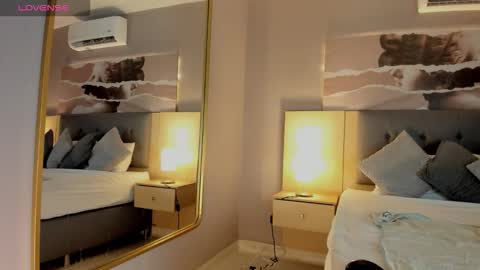 Isabella  online show from October 10, 2025, 9:47 pm