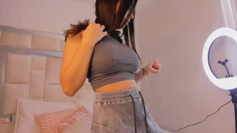 isabella_gomez11 online show from December 5, 2025, 4:14 pm