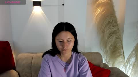 Isabella online show from March 12, 2026, 2:23 pm