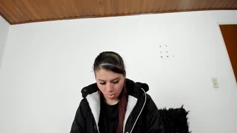 Snapshot of isabella_jaramillo chatting on October 17, 2025, 12:19 pm isabella_jaramillo online show from October 17, 2025, 12:19 pm