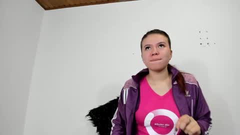 Snapshot of isabella_jaramillo chatting on November 8, 2025, 12:05 pm isabella_jaramillo online show from November 8, 2025, 12:05 pm