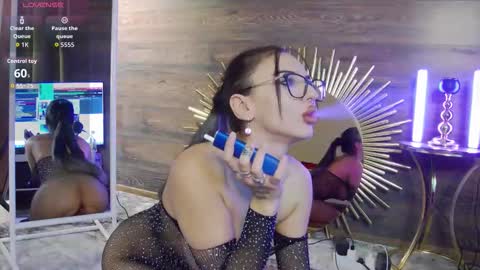 Isabella online show from October 14, 2025, 8:04 am