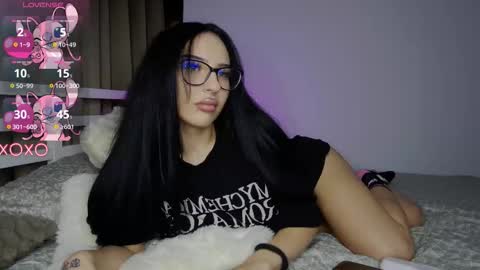 Isabella online show from November 10, 2025, 4:11 am