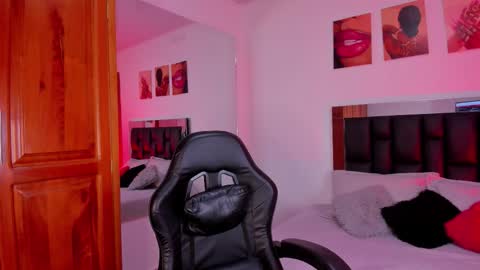 Snapshot of isabella_moon9 chatting on February 19, 2026, 11:39 am Isabella Moon9 online show from February 19, 2026, 11:39 am