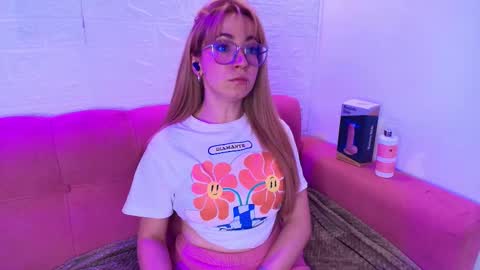 Isabella online show from December 2, 2025, 1:33 am