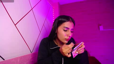 isabella_roseee online show from December 19, 2025, 8:05 pm