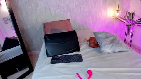 isabella zc online show from February 28, 2025, 4:20 pm