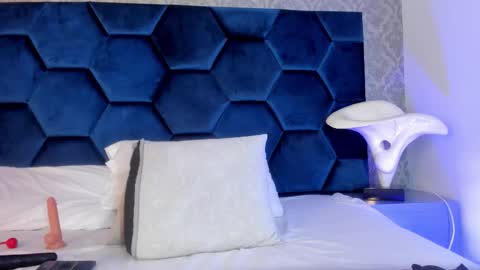 isabellaa_palacios online show from October 7, 2025, 7:44 pm