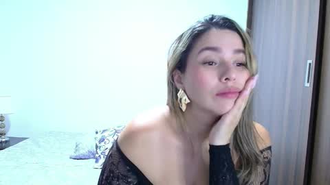 isabellaa_smith03 online show from May 23, 2026, 1:00 am