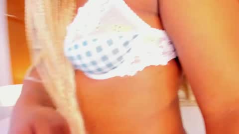 Snapshot of isabellaalux_ chatting on April 29, 2026, 8:48 pm isabellaalux_ online show from April 29, 2026, 8:48 pm