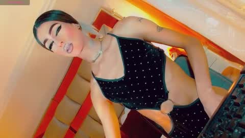 isabellagirs online show from October 8, 2025, 5:05 am