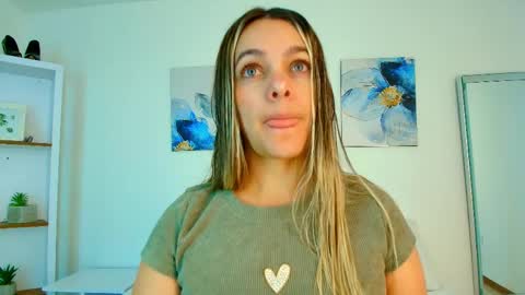 Isabella  online show from April 4, 2026, 12:13 pm