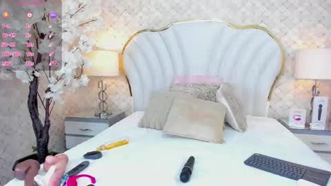 Isabella  online show from November 11, 2025, 1:55 pm