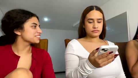 Snapshot of isabellakoffs chatting on January 16, 2025, 3:23 am Isabella.. back again online show from January 16, 2025, 3:23 am