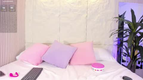 Isa  online show from November 5, 2025, 4:01 am