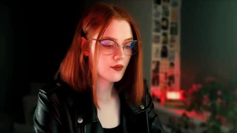 Snapshot of isabelle_stern chatting on February 7, 2025, 4:03 pm Madame Isabelle online show from February 7, 2025, 4:03 pm