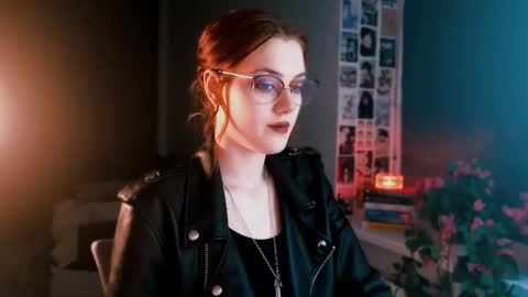 Snapshot of isabelle_stern chatting on February 16, 2025, 4:10 pm Madame Isabelle online show from February 16, 2025, 4:10 pm