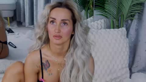 IsabelleEthan online show from May 29, 2026, 1:03 am