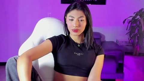 Snapshot of isabellefoxx chatting on December 13, 2024, 8:37 pm Isa online show from December 13, 2024, 8:37 pm