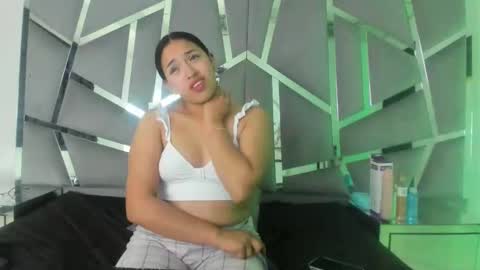 isabellrodriguez18 online show from January 14, 2025, 10:48 am