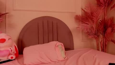 Isabellsmmith online show from October 23, 2025, 8:51 pm