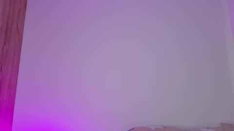 Isabella Hilton online show from February 6, 2026, 8:23 pm