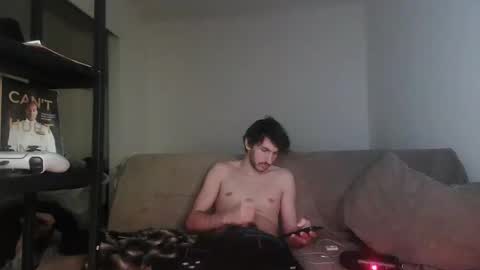 isaiahf24 online show from April 19, 2026, 12:37 pm