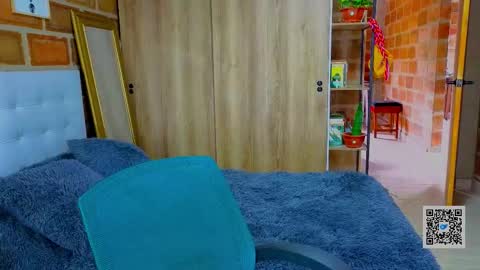 Isabela Paz online show from October 7, 2025, 1:52 pm