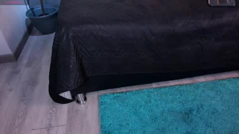 I S A  S AN D E R S  online show from October 14, 2025, 8:09 pm