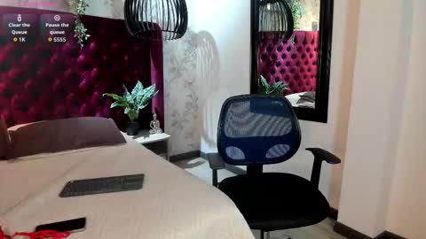 I S A  S AN D E R S  online show from November 9, 2025, 7:01 pm