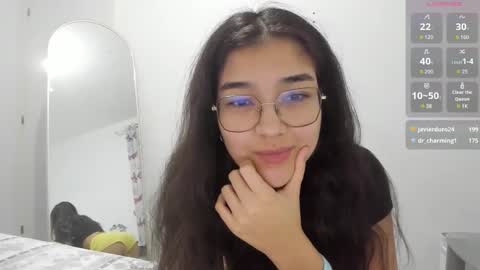 Isa Suarez online show from April 7, 2026, 8:31 pm