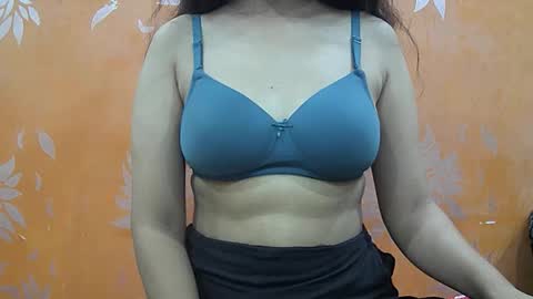 ishika_singh_ online show from October 13, 2025, 1:49 am