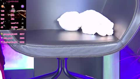 Isis online show from October 13, 2025, 1:55 pm