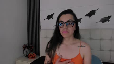 Snapshot of isisnoir chatting on October 18, 2025, 7:36 pm Isis Noir online show from October 18, 2025, 7:36 pm