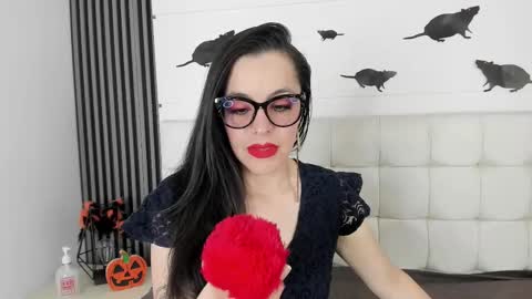 Snapshot of isisnoir chatting on October 25, 2025, 7:19 pm Isis Noir online show from October 25, 2025, 7:19 pm