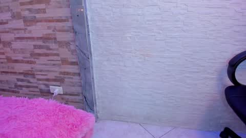 Isla  online show from January 31, 2025, 4:38 pm