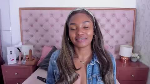 Vanessa online show from November 2, 2025, 11:23 am