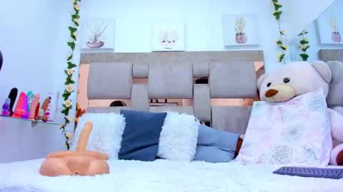 Isla Thompson online show from March 5, 2025, 9:05 am