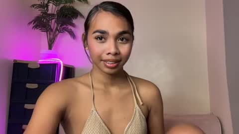 Snapshot of island_girlxxx chatting on July 8, 2026, 10:20 am Alona online show from July 8, 2026, 10:20 am