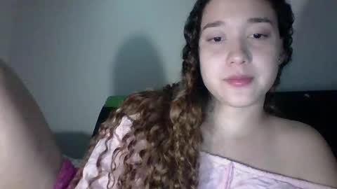 Snapshot of issa30213 chatting on December 5, 2025, 2:20 am Issa online show from December 5, 2025, 2:20 am