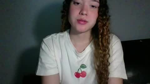 Snapshot of issa30213 chatting on December 15, 2025, 2:49 am Issa online show from December 15, 2025, 2:49 am