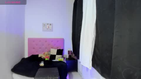 issa_kitty online show from October 24, 2025, 11:12 pm