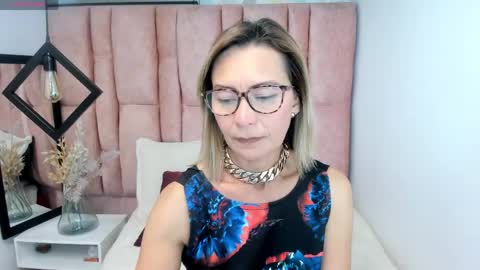 ISSA MILF online show from May 22, 2026, 3:50 pm