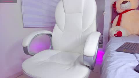 Snapshot of issabellarodriguez chatting on January 17, 2025, 10:55 am Isa online show from January 17, 2025, 10:55 am