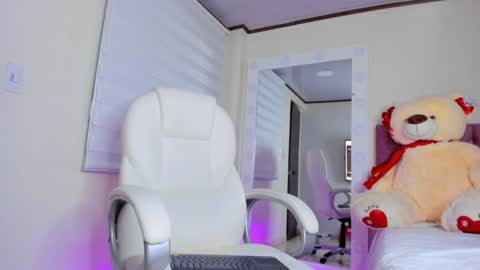 Snapshot of issabellarodriguez chatting on February 5, 2025, 8:43 am Isa online show from February 5, 2025, 8:43 am